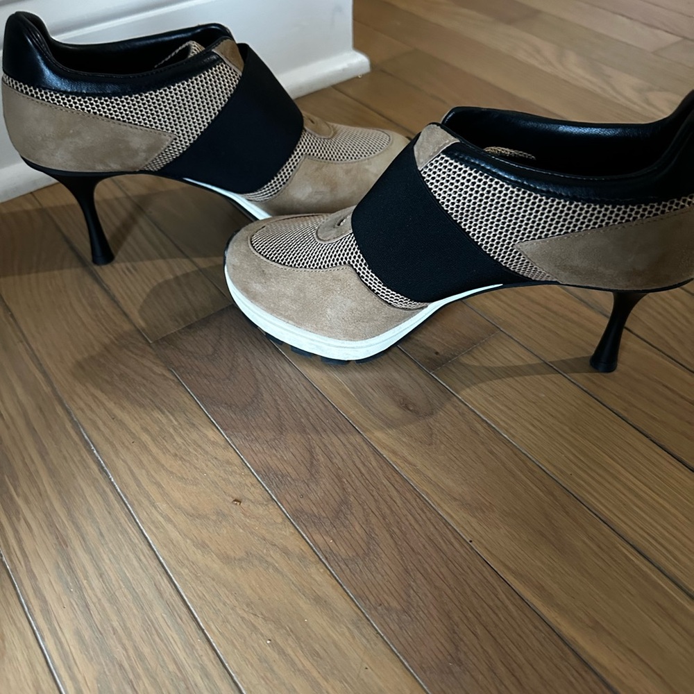Elegant Black and Tan Women's Heels